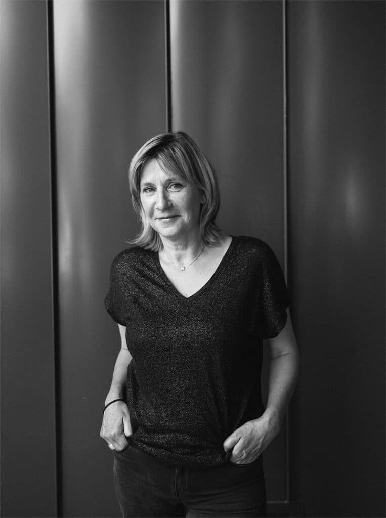 Découvrez Caroline Vitte, architecte d'intérieur et nouveau membre du CFAI. Un véritable gage de qualité, de compétences et de sérieux pour tous vos projets d'aménagement haut de gamme, tertiaires et médicaux.
