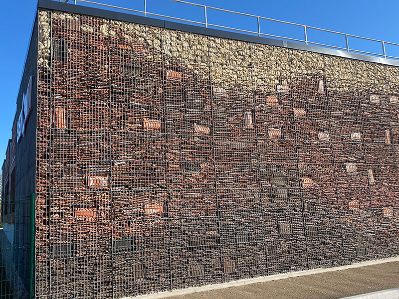 Dans un monde où les ressources s'épuisent et où les coûts de construction s'envolent, le secteur du bâtiment connaît une révolution silencieuse mais profonde.